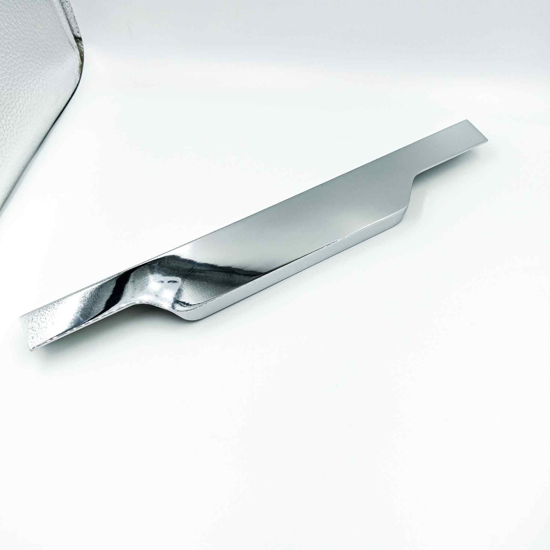 Silver 6 Inch Stainless Steel Cupboard Handle, Finish Type: Chrome
