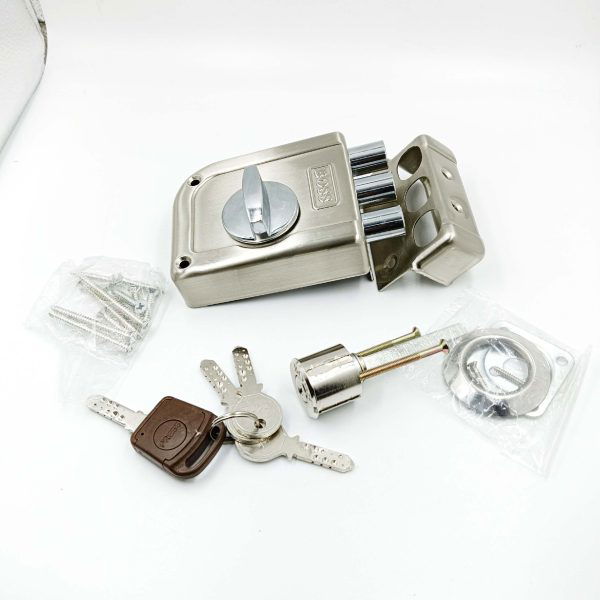 Boss maindoor lock steel finish 9957 nano three dead bolt 1ck knob on inside 15 years warrenty